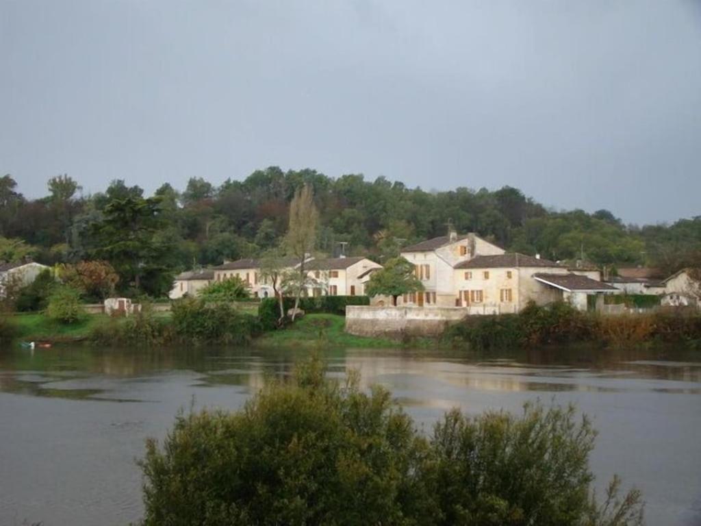 Вилла Gironde Style House Bordering The River Sainte-Terre Экстерьер фото